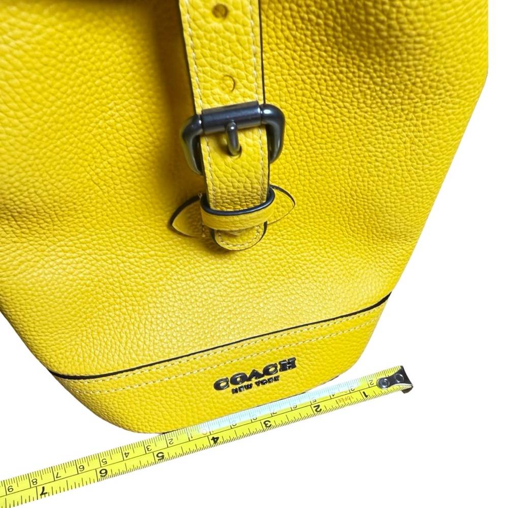 Coach Hudson Small Pack CB929 Buttercup Yellow Pebbled Leather – Like New - Picture 8 of 13